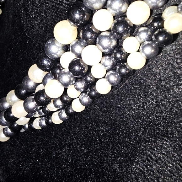 Costume Adjustable Faux Pearl Rope Necklace w Black, Silver & Pearl beads. EUC - Picture 3 of 8